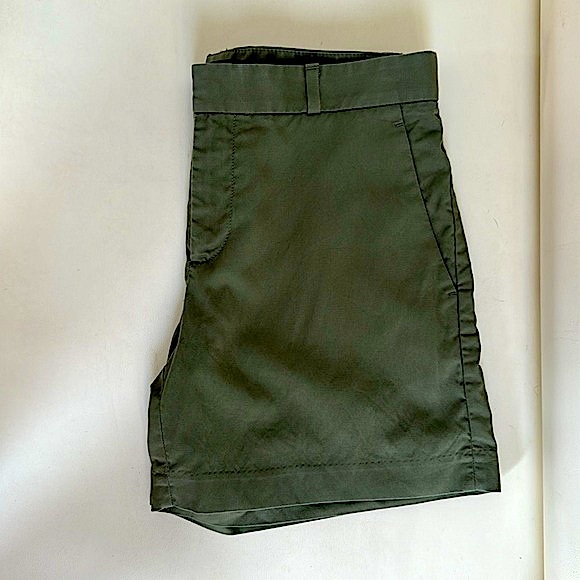 Banana Republic 5" Olive Green Shorts! - Picture 5 of 5